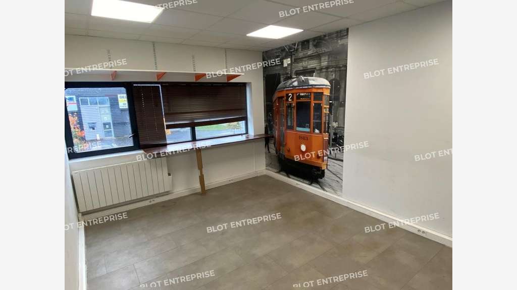 À LOUER - LOCAL D'ACTIVITES - 80 m² - SAINT H