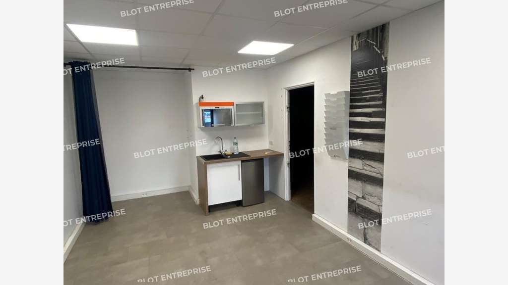 À LOUER - LOCAL D'ACTIVITES - 80 m² - SAINT H