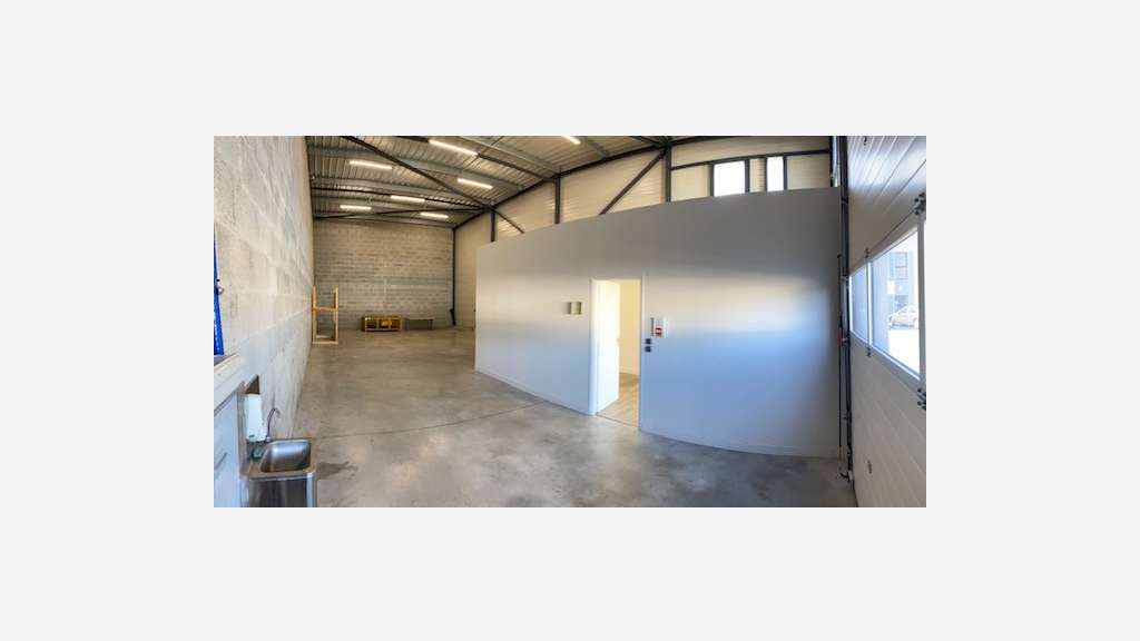EXCLUSIVITE : A LOUER TRES BEAU Local d'activité