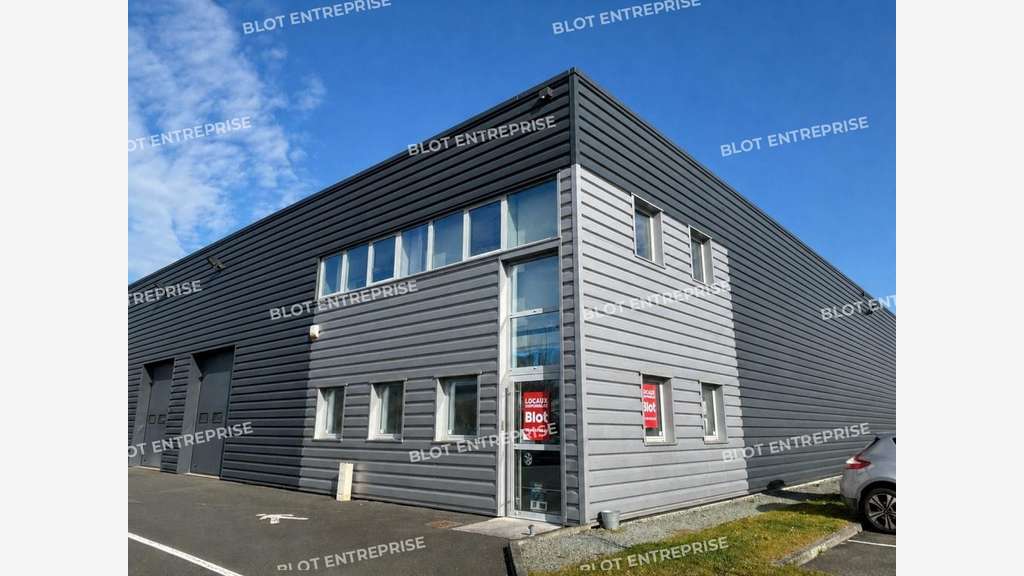 À LOUER - LOCAUX D'ACTIVITÉS - 330 M² - SAINT HE