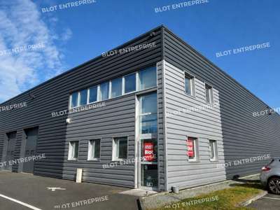 À LOUER - LOCAUX D'ACTIVITÉS - 330 M² - SAINT HE