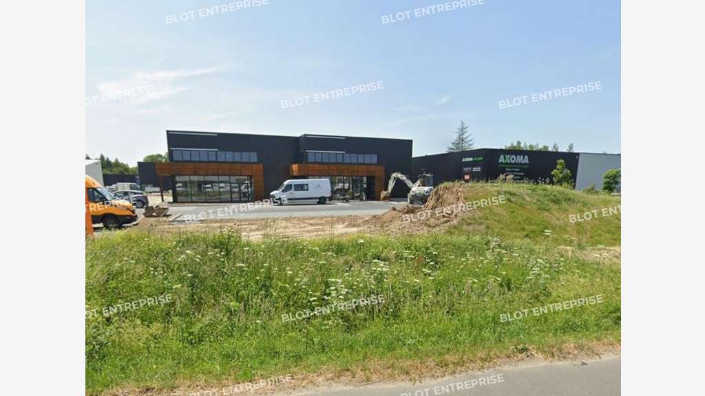 À LOUER - LOCAUX D'ACTIVITÉS - 973 M² - SAINT HE
