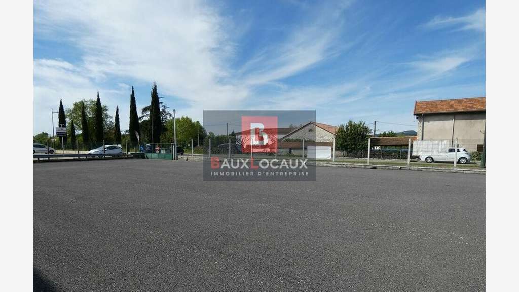 A louer local commercial 330m² sur 1500m² à Alès