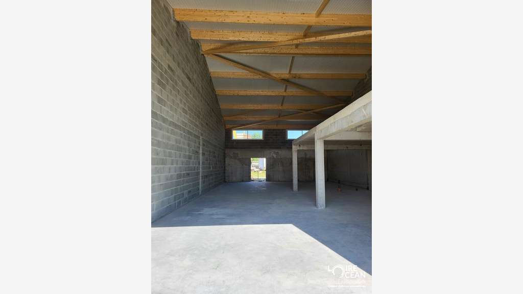 Loue local d'activité 255m² St Hilaire de Chaleons