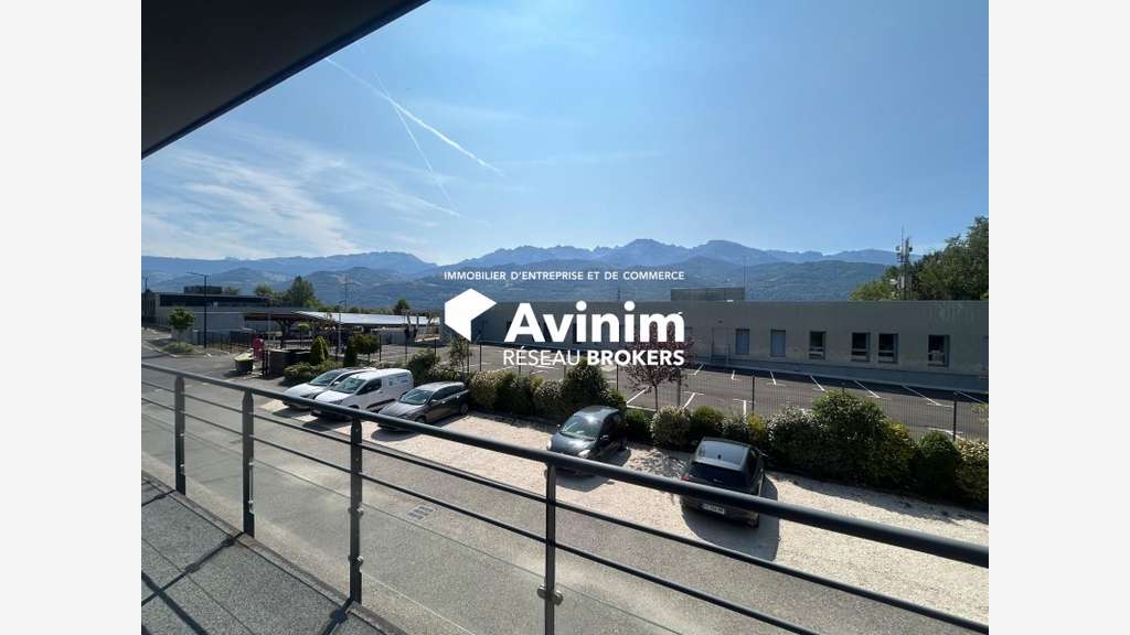 Location local d'activité 494 m² à St ISMIER