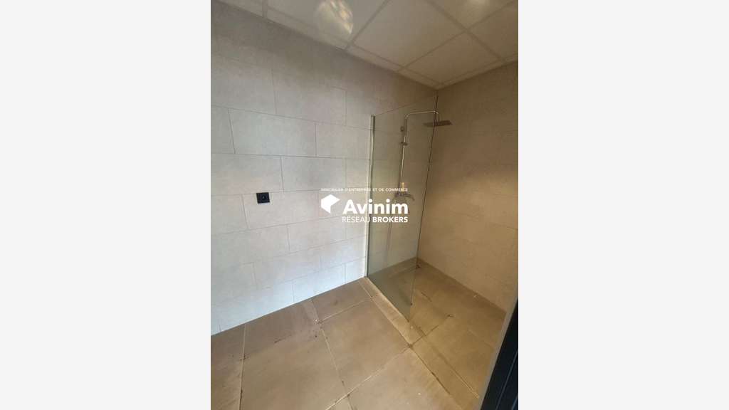 Location local d'activité 494 m² à St ISMIER