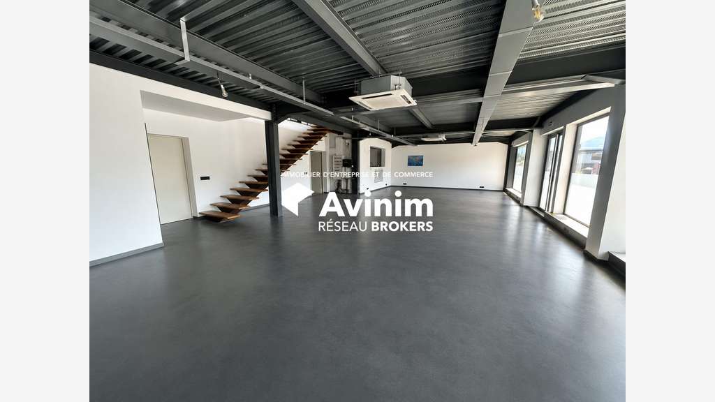 Location local d'activité 494 m² à St ISMIER