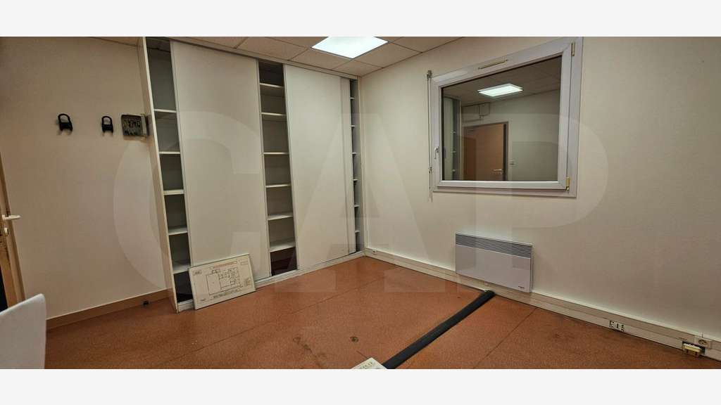 A louer local 500m² ZA Mi-Voie Rennes Sud