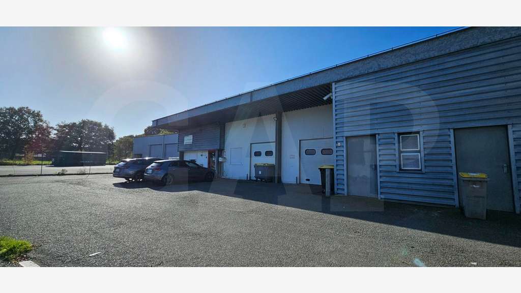 A louer local 500m² ZA Mi-Voie Rennes Sud