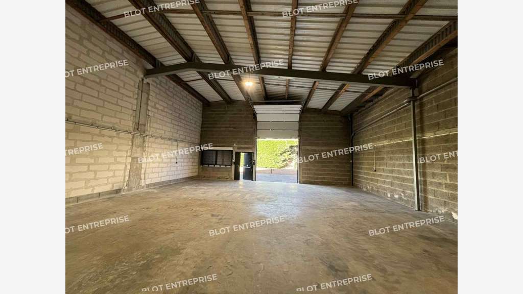 A louer cellule 355m² à Saint-Jacques-de-la-Lande