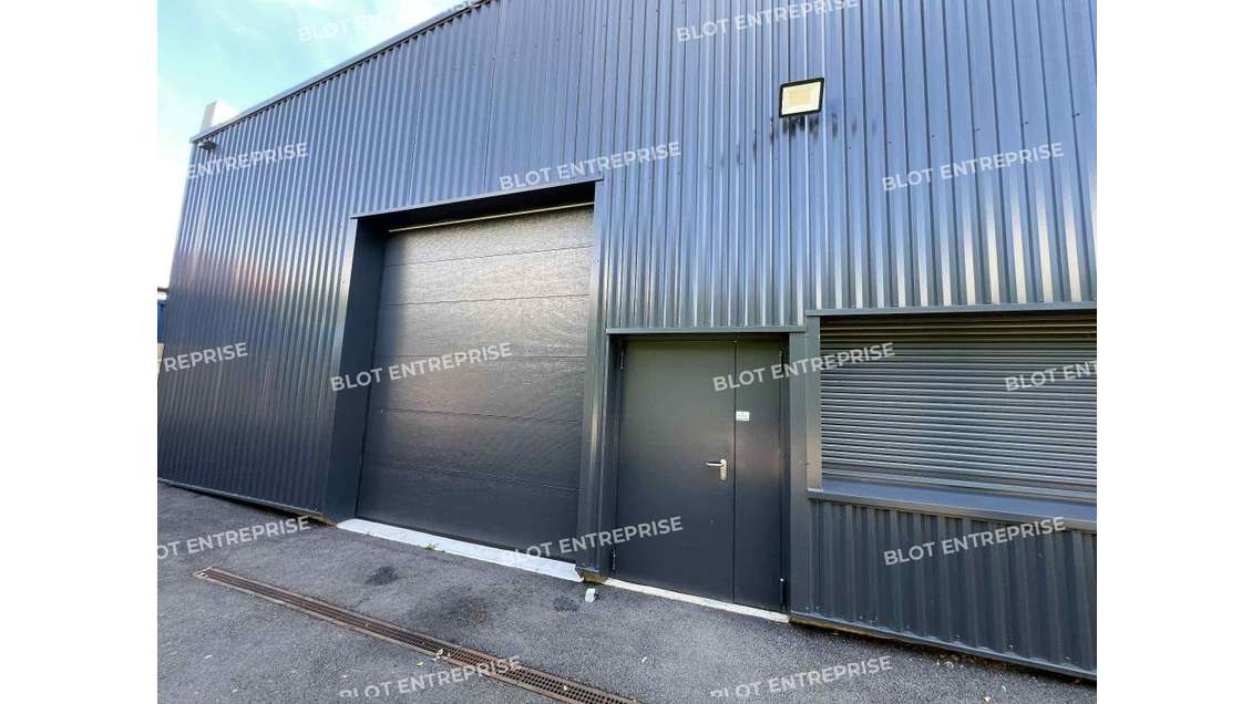 A louer cellule 355m² à Saint-Jacques-de-la-Lande