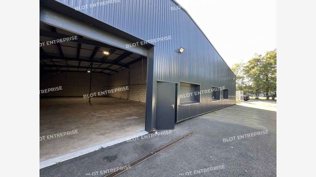 A louer cellule 355m² à Saint-Jacques-de-la-Lande