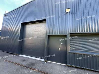 A louer cellule 355m² à Saint-Jacques-de-la-Lande