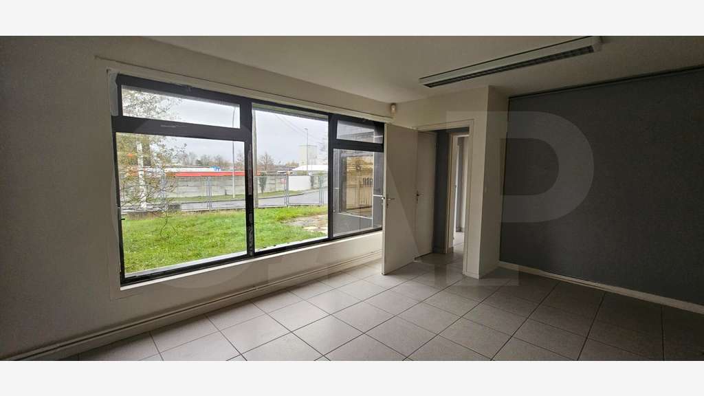 A louer bâtiment 600m² Saint-Jacques-de-la-Lande