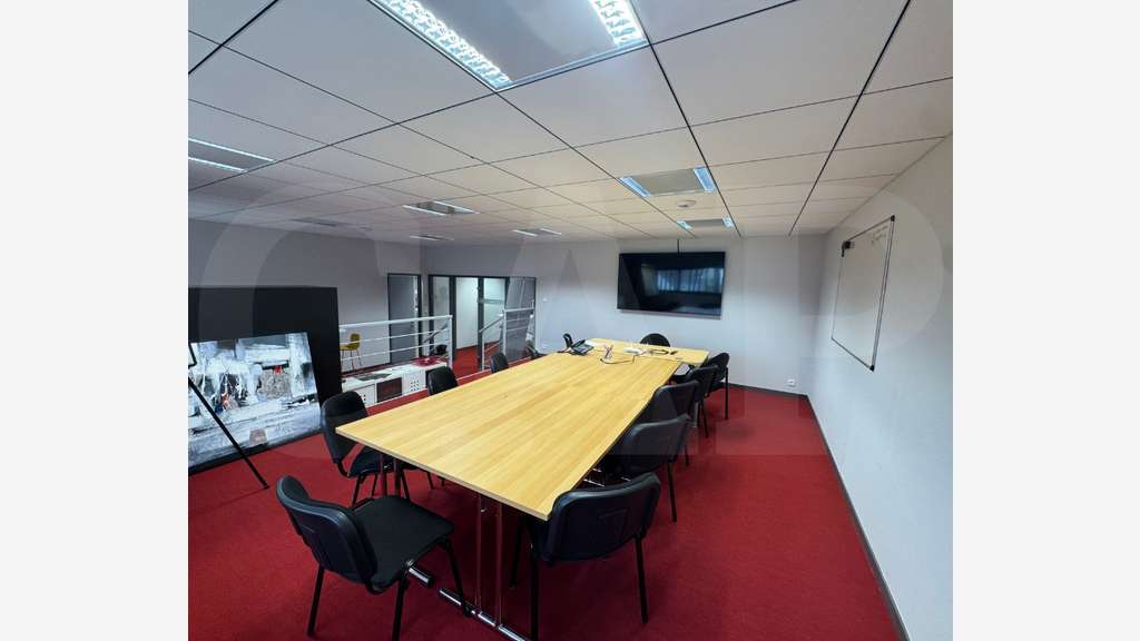 Loue local activité 1226m² St Jacques de la Lande