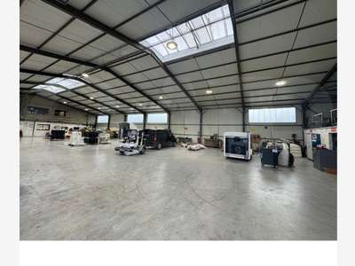 Loue local activité 1226m² St Jacques de la Lande