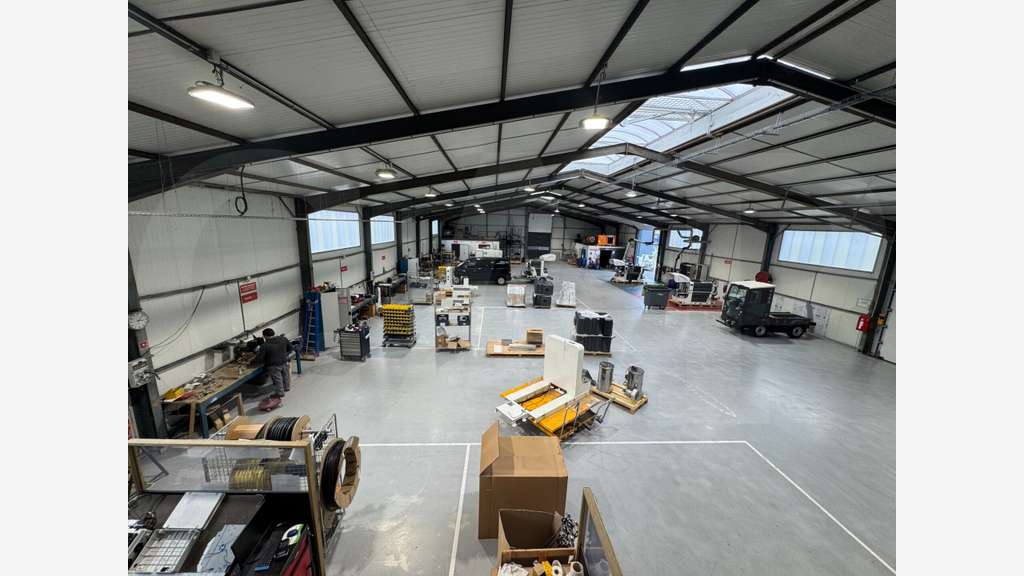 A louer entrepôt 3300m² Saint-Jacques-de-la-Lande
