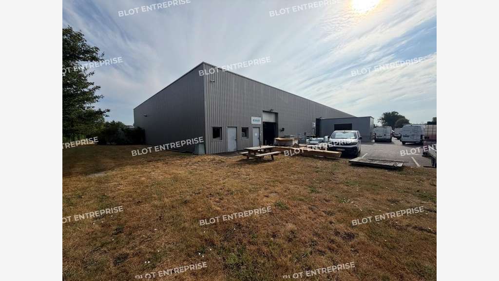 Loue local activités 710m² Saint-Jacques-de-Lande
