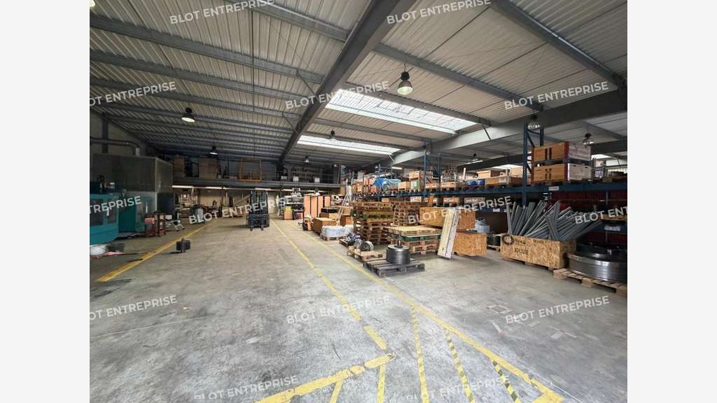 Loue local activités 710m² Saint-Jacques-de-Lande