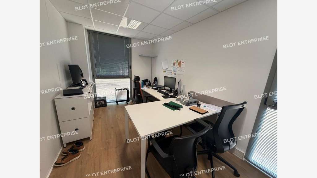 Loue local activités 710m² Saint-Jacques-de-Lande