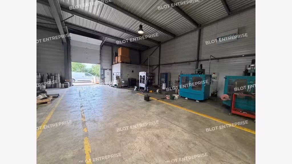 Loue local activités 710m² Saint-Jacques-de-Lande