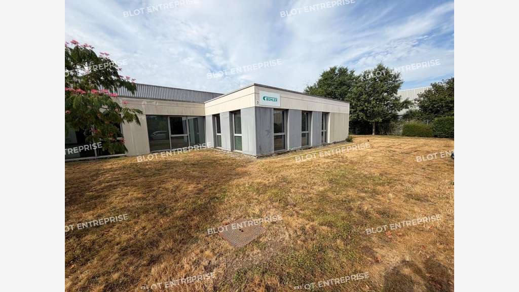 Loue local activités 710m² Saint-Jacques-de-Lande
