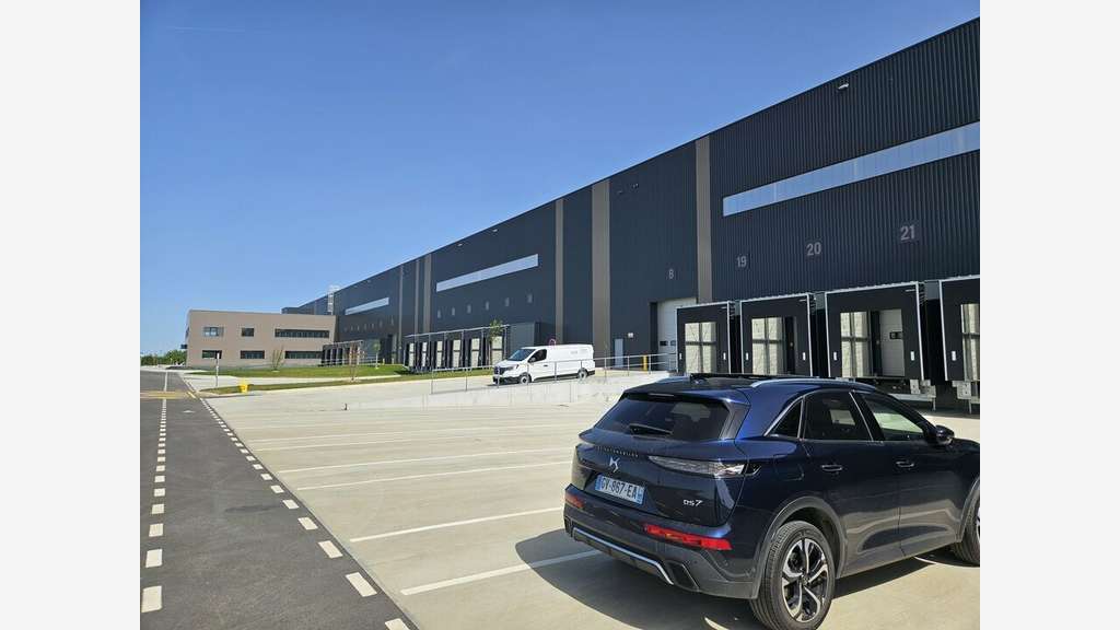Loue cellule logistique 6000m² à St-Jean-d'Hermine