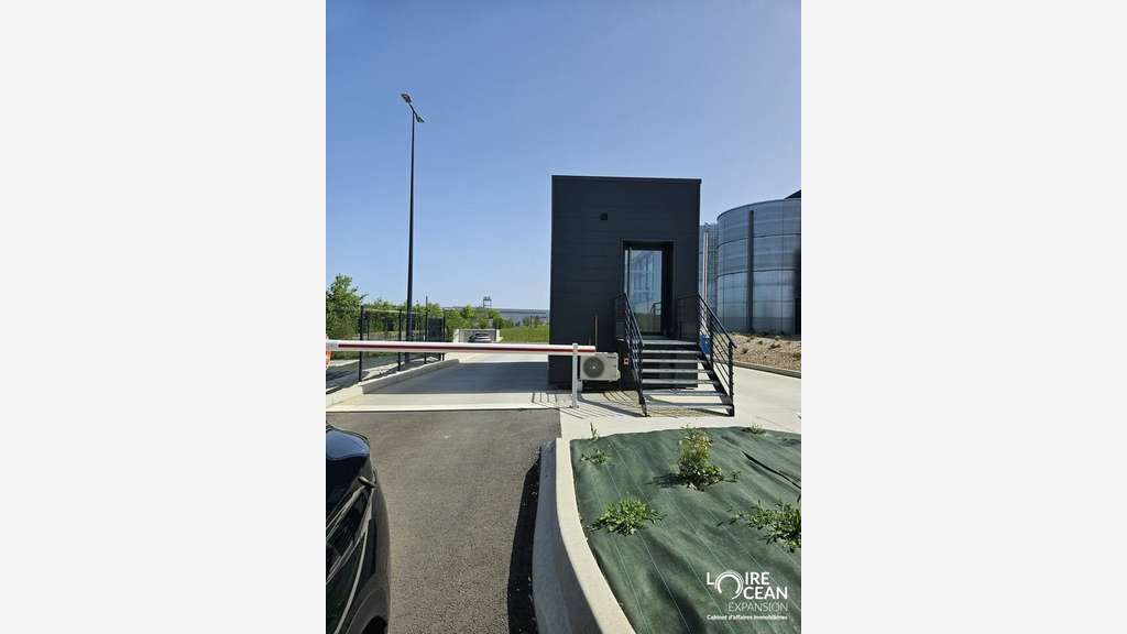 Loue cellule logistique 6000m² à St-Jean-d'Hermine