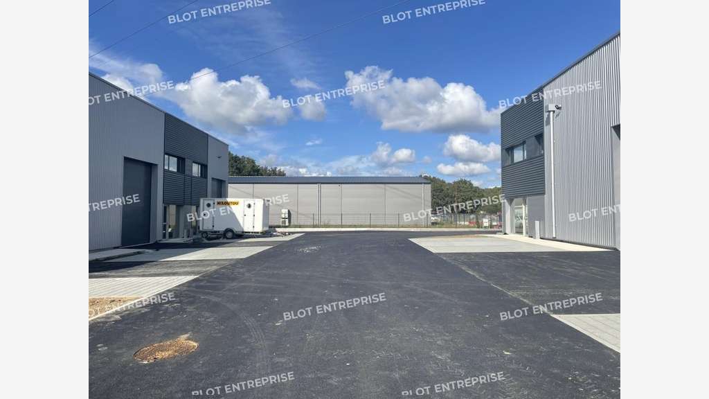 À LOUER - LOCAL D'ACTIVITÉS - 168 m² - SA