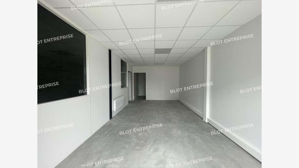 À LOUER - LOCAL D'ACTIVITÉS - 168 m² - SA