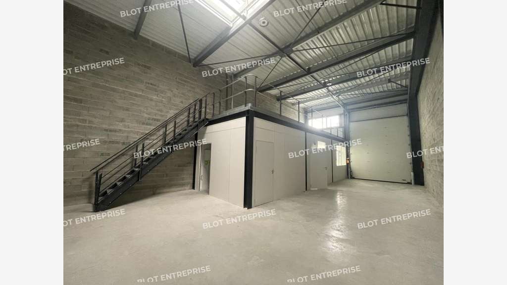 À LOUER - LOCAL D'ACTIVITÉS - 168 m² - SA