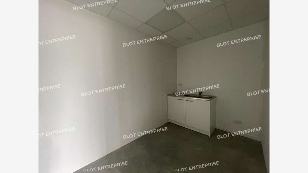 À LOUER - LOCAL D'ACTIVITÉS - 168 m² - SA