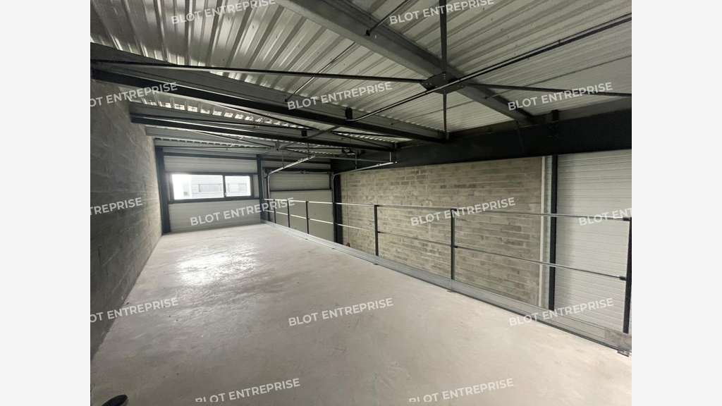 À LOUER - LOCAL D'ACTIVITÉS - 168 m² - SA