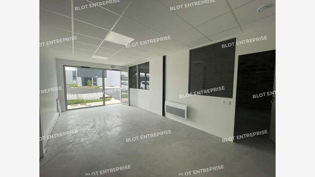 À LOUER - LOCAL D'ACTIVITÉS - 168 m² - SA