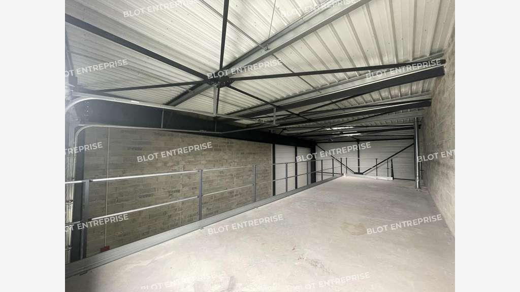 À LOUER - LOCAL D'ACTIVITÉS - 168 m² - SA