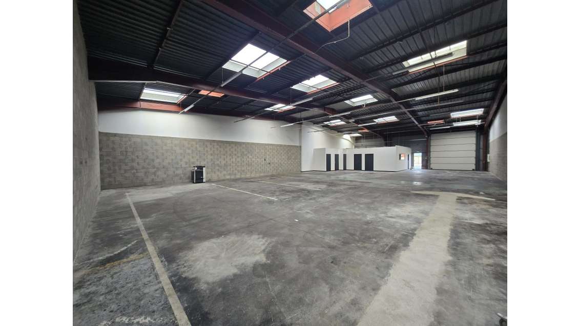 Location local sécurisé 450m² Saint-Jean-de-Braye