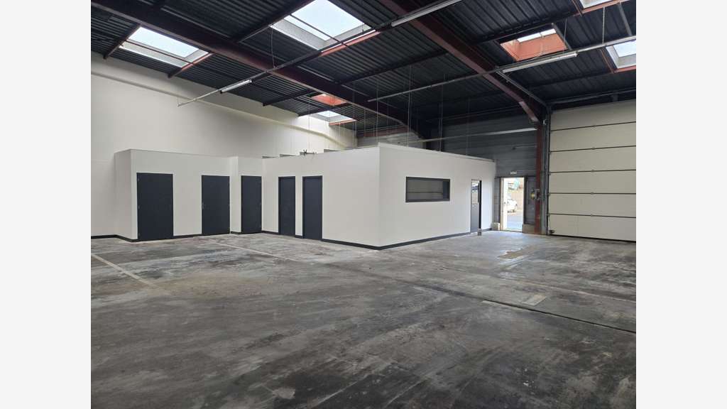Location local sécurisé 450m² Saint-Jean-de-Braye
