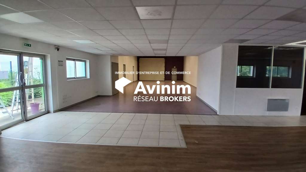 Local d'activité 680m² avec 2300m² de parking