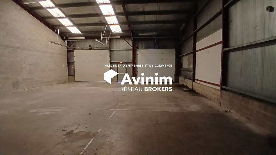 LOCAL D'ACTIVITE DE 680M² AVEC 2300M² DE PARKING
