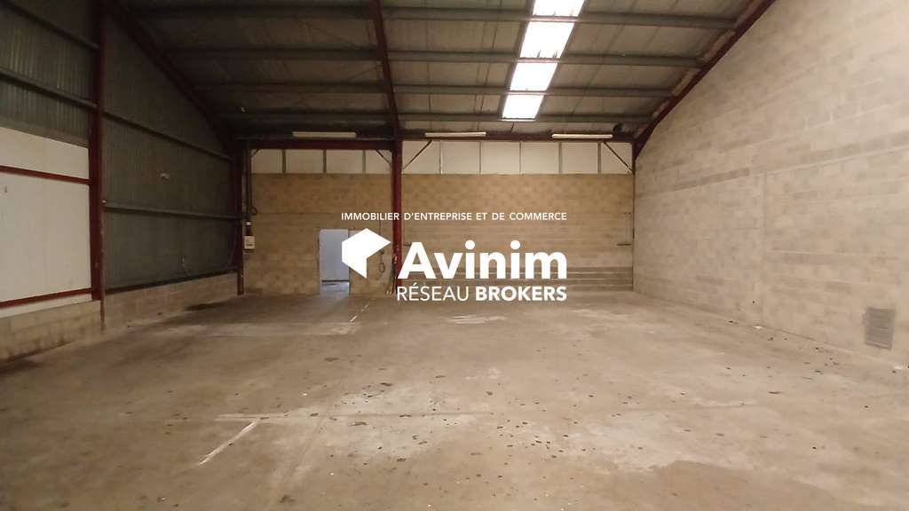 Local d'activité 680m² avec 2300m² de parking