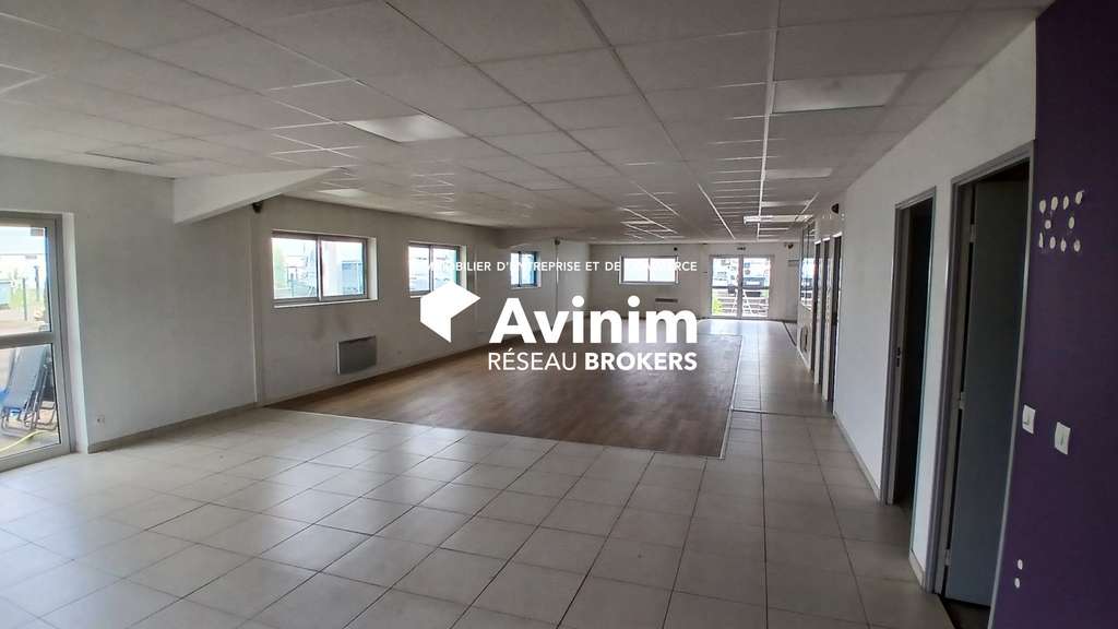 Local d'activité 680m² avec 2300m² de parking
