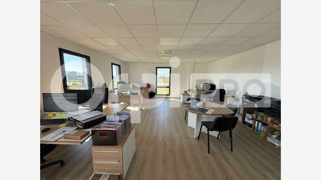 Local neuf 400m² à Saint-Jean-de-la-Neuville