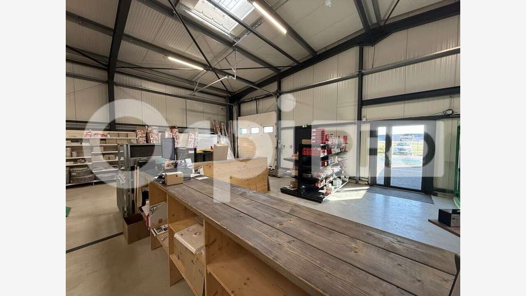 Local neuf 400m² à Saint-Jean-de-la-Neuville