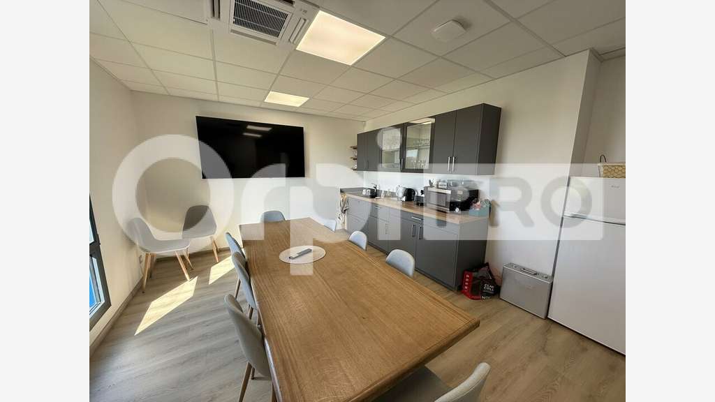 Local neuf 400m² à Saint-Jean-de-la-Neuville