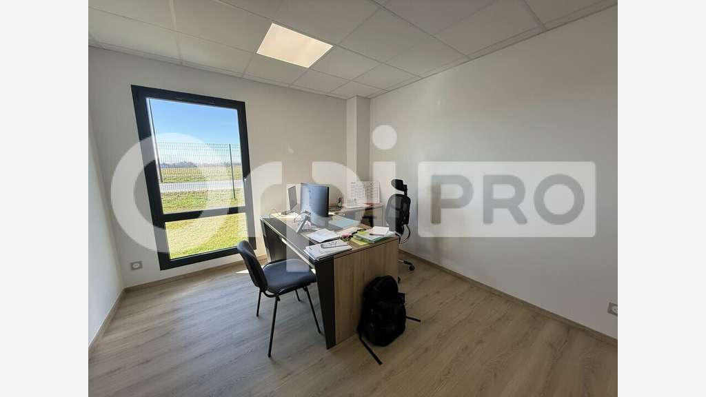 Local neuf 400m² à Saint-Jean-de-la-Neuville