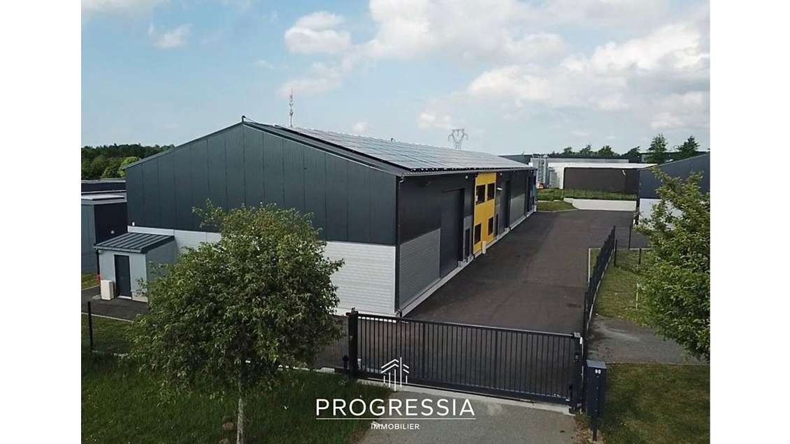 Loue local d'activité 1021m² à St-Jean-de-Neuville
