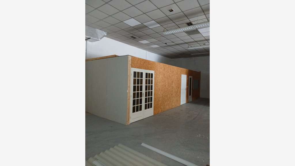Local d'activité 261m² à Saint Léger de Lignères