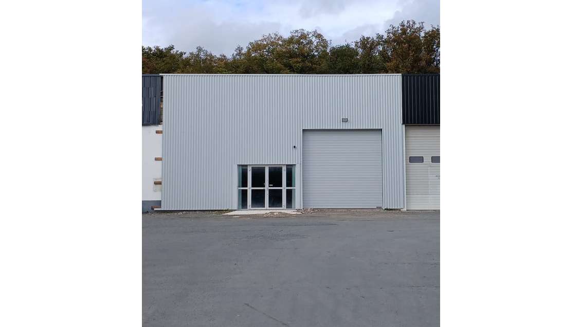 Local d'activité 261m² à Saint Léger de Lignères