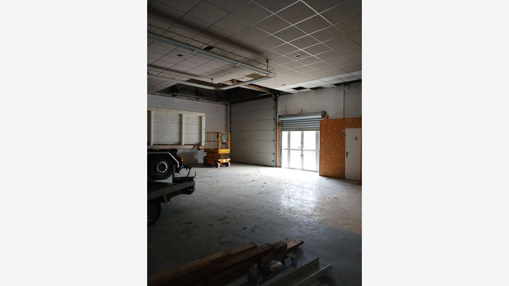 Local d'activité 261m² à Saint Léger de Lignères