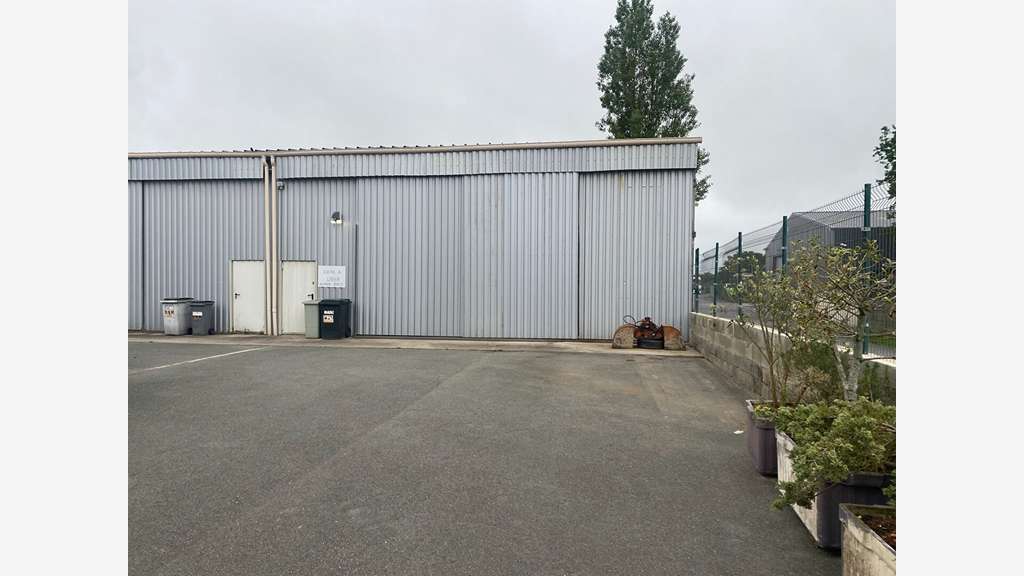 A louer entrepôt  197m² Saint-Jean-de-Linières